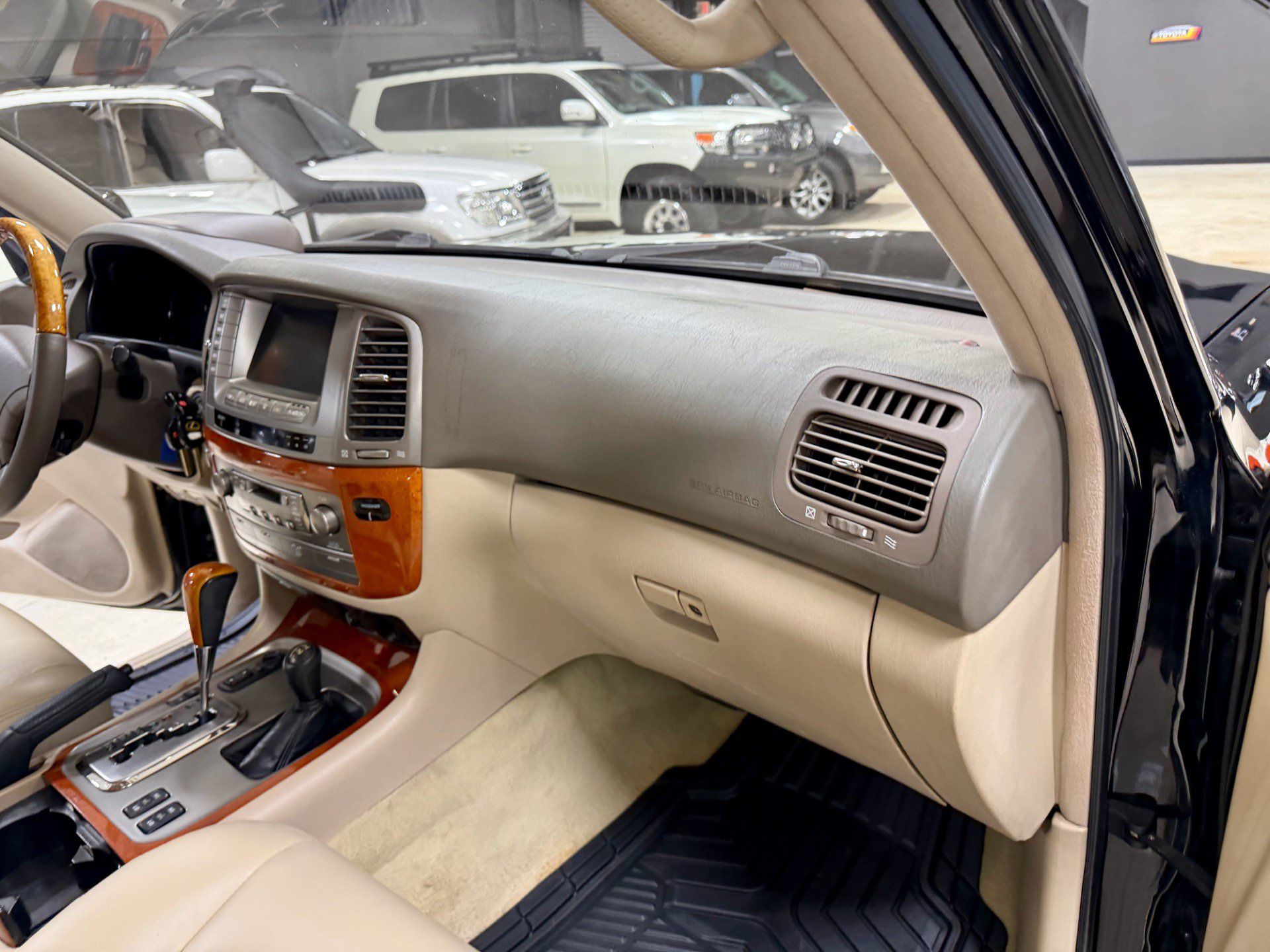 Used 2003 Lexus LX 470 4WD image 19