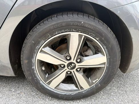 Used 2018 Kia Forte S FWD image 11