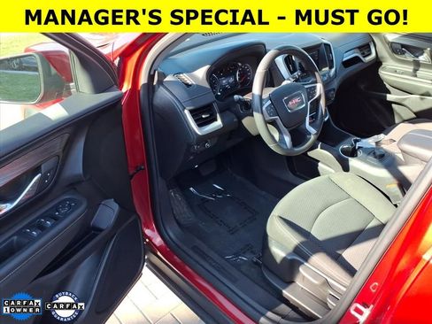 Used 2024 GMC Terrain SLE image 12