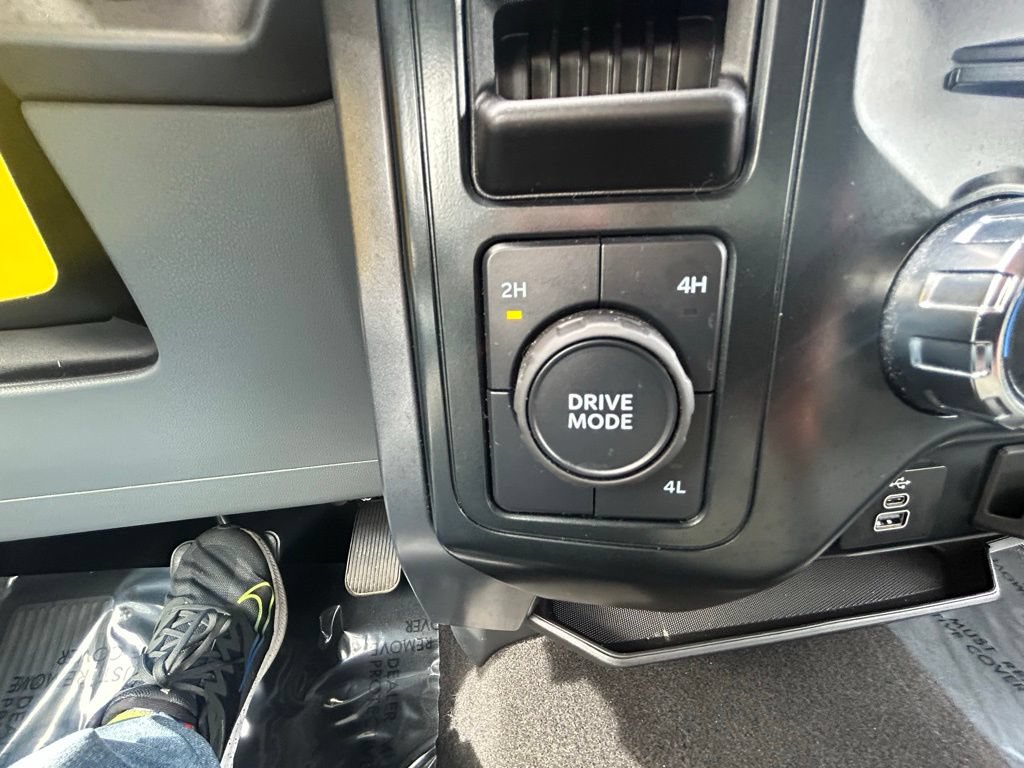 Used 2025 Ford F150 XLT w/ Equipment Group 301A Standard AWD/4WD image 19