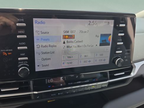 Used 2021 Toyota Sienna XLE w/ XLE Plus Package FWD image 12