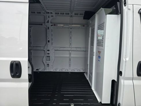Used 2023 RAM ProMaster 2500 w/ Driver Convenience Group FWD image 24