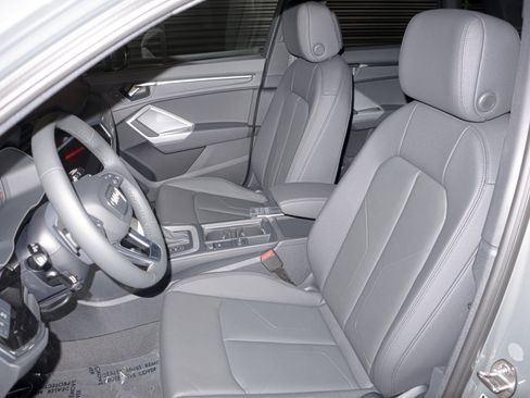 New 2025 Audi Q3 2.0T Premium image 8