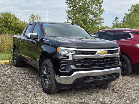 Used 2024 Chevrolet Silverado 1500 LT AWD/4WD image 2
