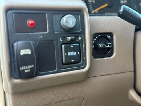 Used 1997 Toyota Land Cruiser image 18