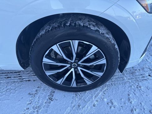 Certified 2025 Volvo XC60 B5 Core image 13