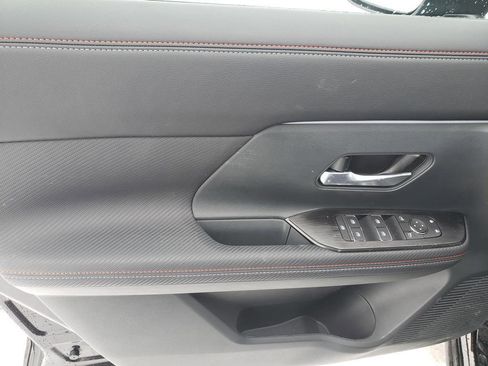 Used 2025 Nissan Kicks SR w/ SR Premium Package image 17