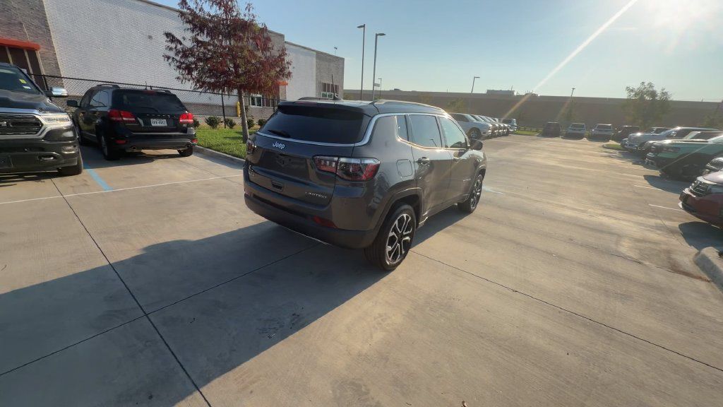 Certified 2023 Jeep Compass Limited AWD/4WD image 3