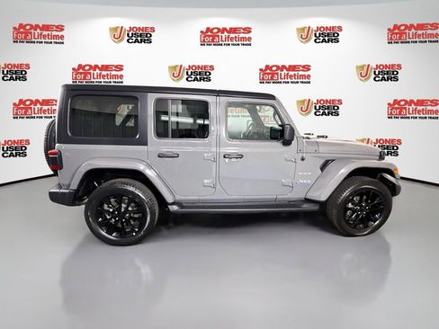 Used 2023 Jeep Wrangler Unlimited Sahara w/ Cold Weather Group AWD/4WD image 18
