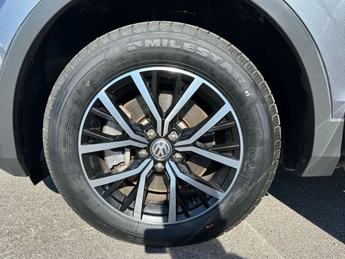 Used 2021 Volkswagen Tiguan SE image 16