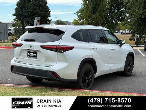 Used 2022 Toyota Highlander XLE FWD image 7