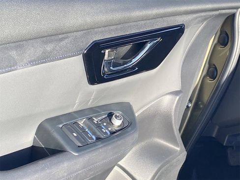 Used 2025 Subaru Forester Limited image 17