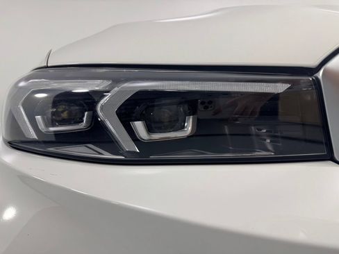 Certified 2025 BMW 330i xDrive Sedan w/ Premium Package AWD/4WD image 10