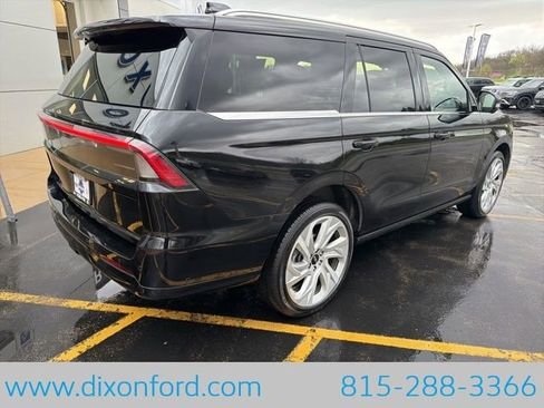 Used 2025 Lincoln Navigator Reserve AWD/4WD image 9