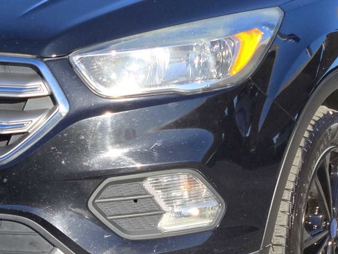 Used 2017 Ford Escape SE image 9