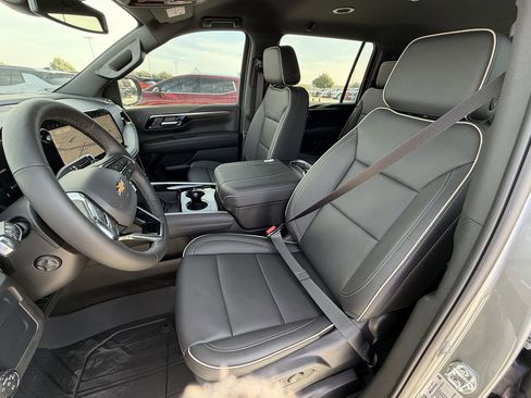 New 2026 Chevrolet Suburban Premier image 22