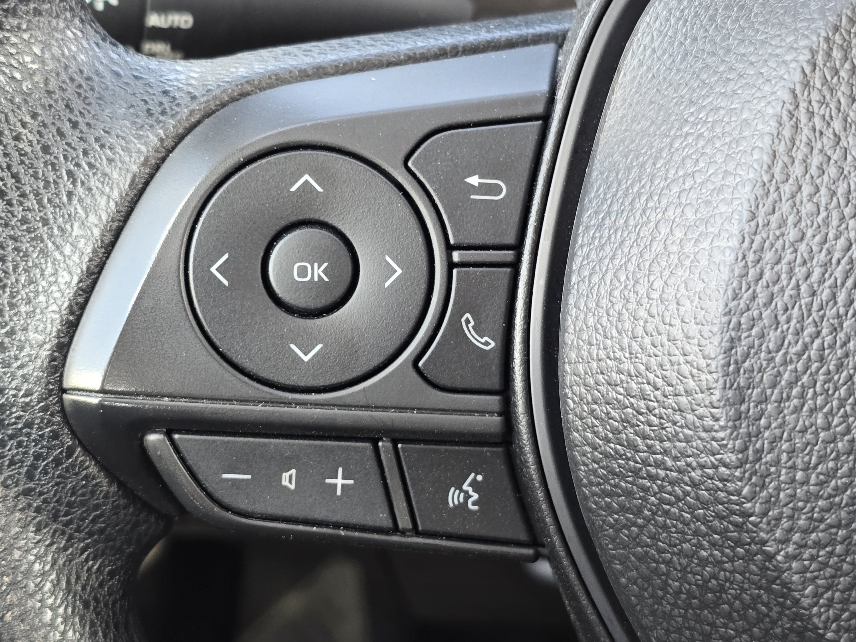 Used 2025 Toyota Corolla LE FWD image 15