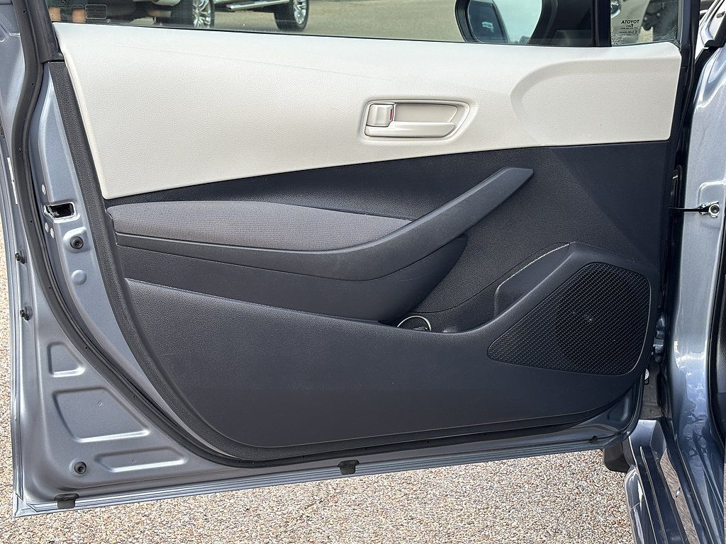 Used 2025 Toyota Corolla LE FWD image 25