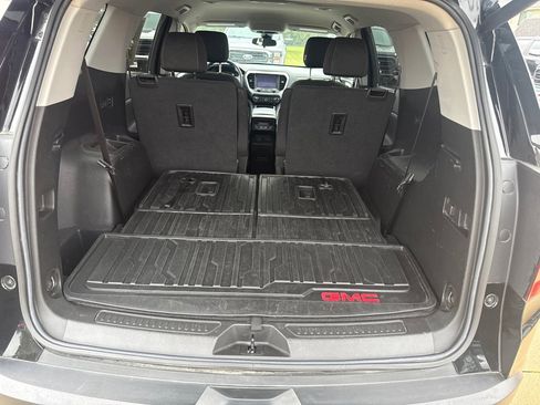Used 2023 GMC Acadia SLE w/ Driver Convenience Package image 11