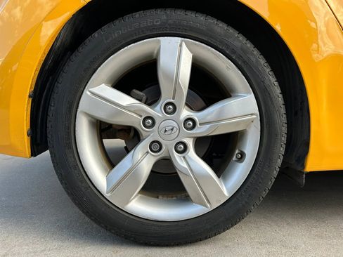 Used 2013 Hyundai Veloster FWD image 27