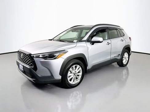 Certified 2024 Toyota Corolla Cross LE w/ Moonroof Package AWD/4WD image 3