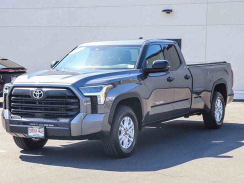 Used 2022 Toyota Tundra SR5 w/ SR5 Convenience Package AWD/4WD image 3