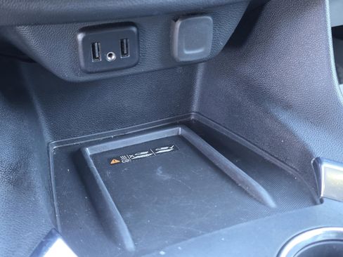 Used 2023 Chevrolet Traverse LT image 30