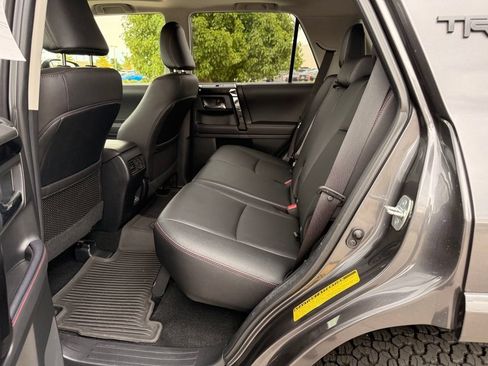 Used 2022 Toyota 4Runner TRD Off-Road Premium w/ Moonroof Package AWD/4WD image 25