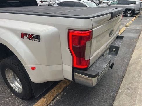 Used 2019 Ford F350 Lariat w/ Lariat Ultimate Package AWD/4WD image 6