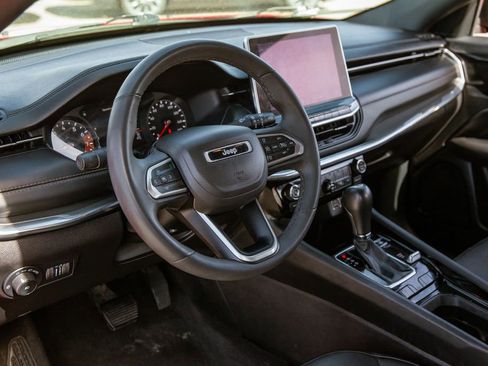 Used 2023 Jeep Compass Limited image 10