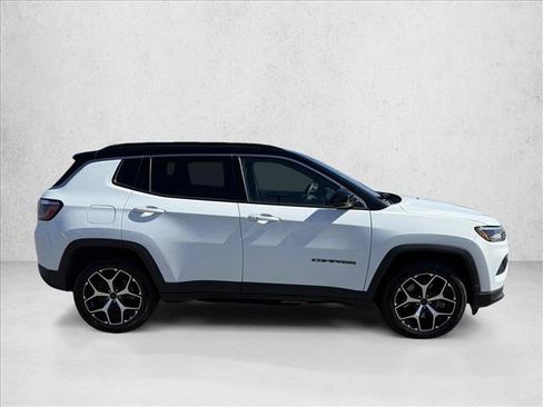 Used 2025 Jeep Compass Limited AWD/4WD image 4