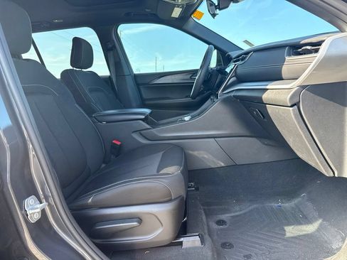 Used 2025 Jeep Grand Cherokee Laredo X RWD image 10