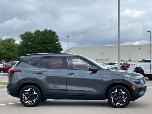 Used 2025 Kia Seltos S image 3