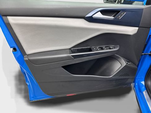 Used 2022 Volkswagen Taos SE w/ Panoramic Sunroof Package AWD/4WD image 31