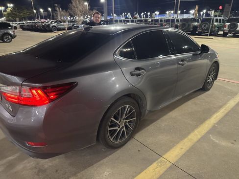 Used 2017 Lexus ES 350 w/ Luxury Package image 9