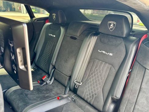 Used 2024 Lamborghini Urus Performante AWD/4WD image 22
