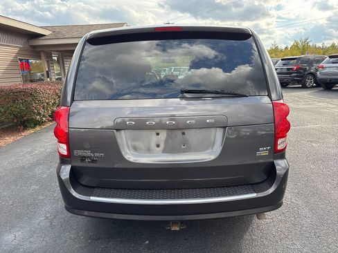 Used 2017 Dodge Grand Caravan SXT image 6