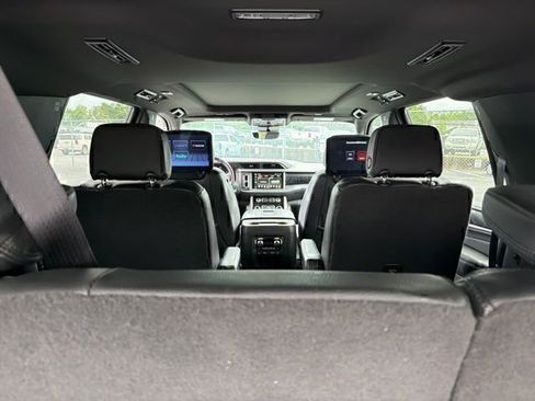 Used 2023 GMC Yukon XL Denali w/ Denali Reserve Package AWD/4WD image 28