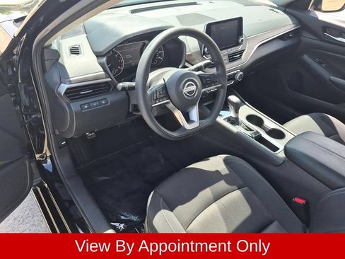 Used 2025 Nissan Altima 2.5 SV FWD image 11