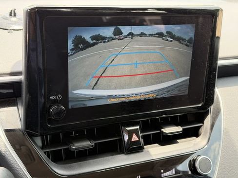 Used 2024 Toyota Corolla LE FWD image 17