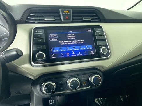 Used 2022 Nissan Versa SV image 6