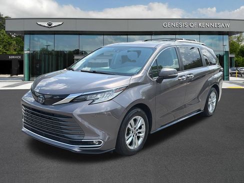 Used 2022 Toyota Sienna Limited AWD/4WD image 3