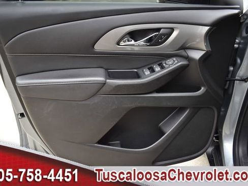 Used 2023 Chevrolet Traverse LT FWD image 17