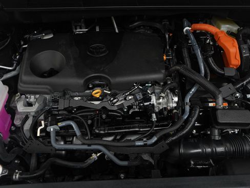 Used 2025 Toyota Highlander XLE image 28