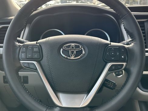 Certified 2018 Toyota Highlander XLE image 22