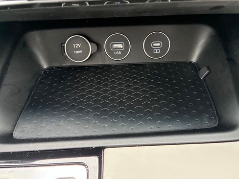 Used 2025 Genesis G70 2.5T image 31