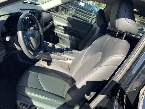 Certified 2024 Toyota Grand Highlander XLE image 18