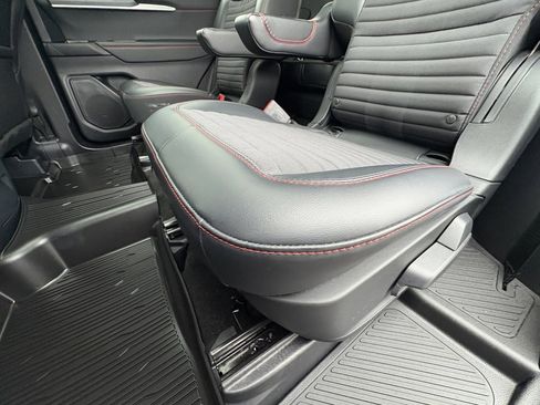 Used 2025 Ford Explorer ST-Line image 26