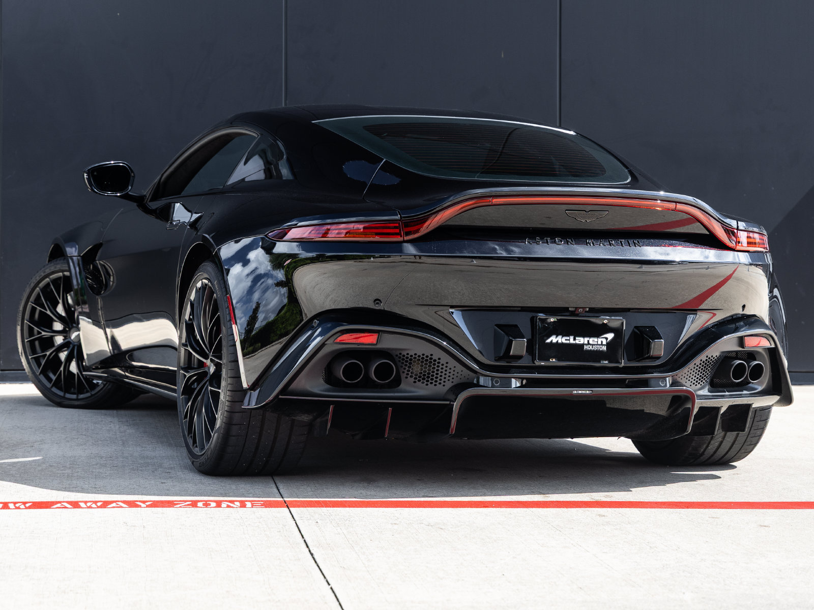 Used 2023 Aston Martin V8 Vantage Coupe RWD image 6