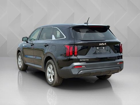 Used 2023 Kia Sorento LX FWD image 7